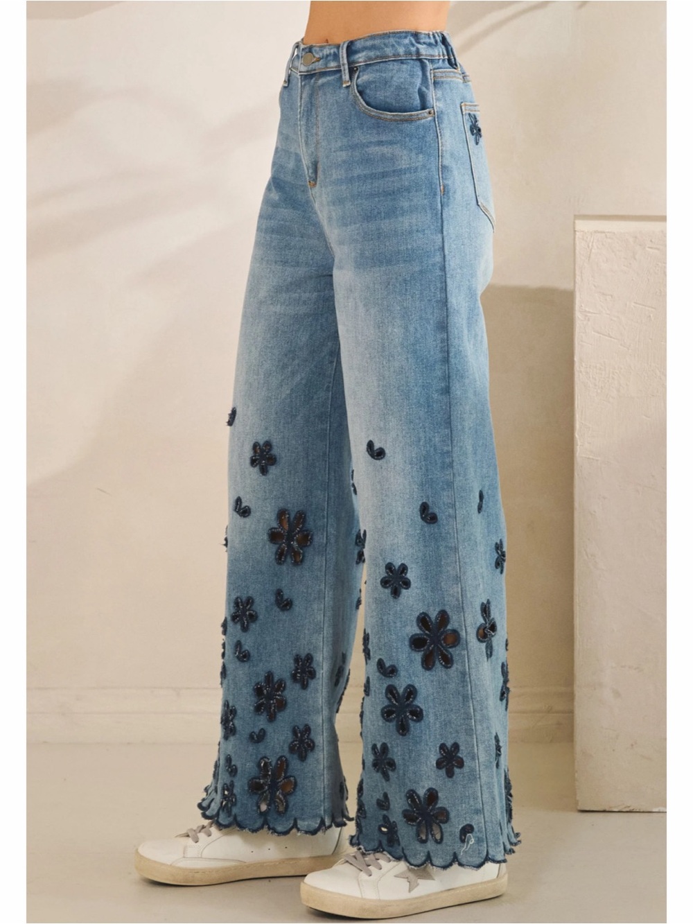 OLI & HALI MINERAL WASHED FLOWER
CUTOUTS SCALLOPED HEM DENIM PANTS - Picture 3 of 8